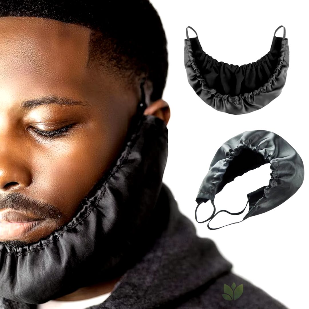 Couvre-barbe en satin porté, et le même posé à plat